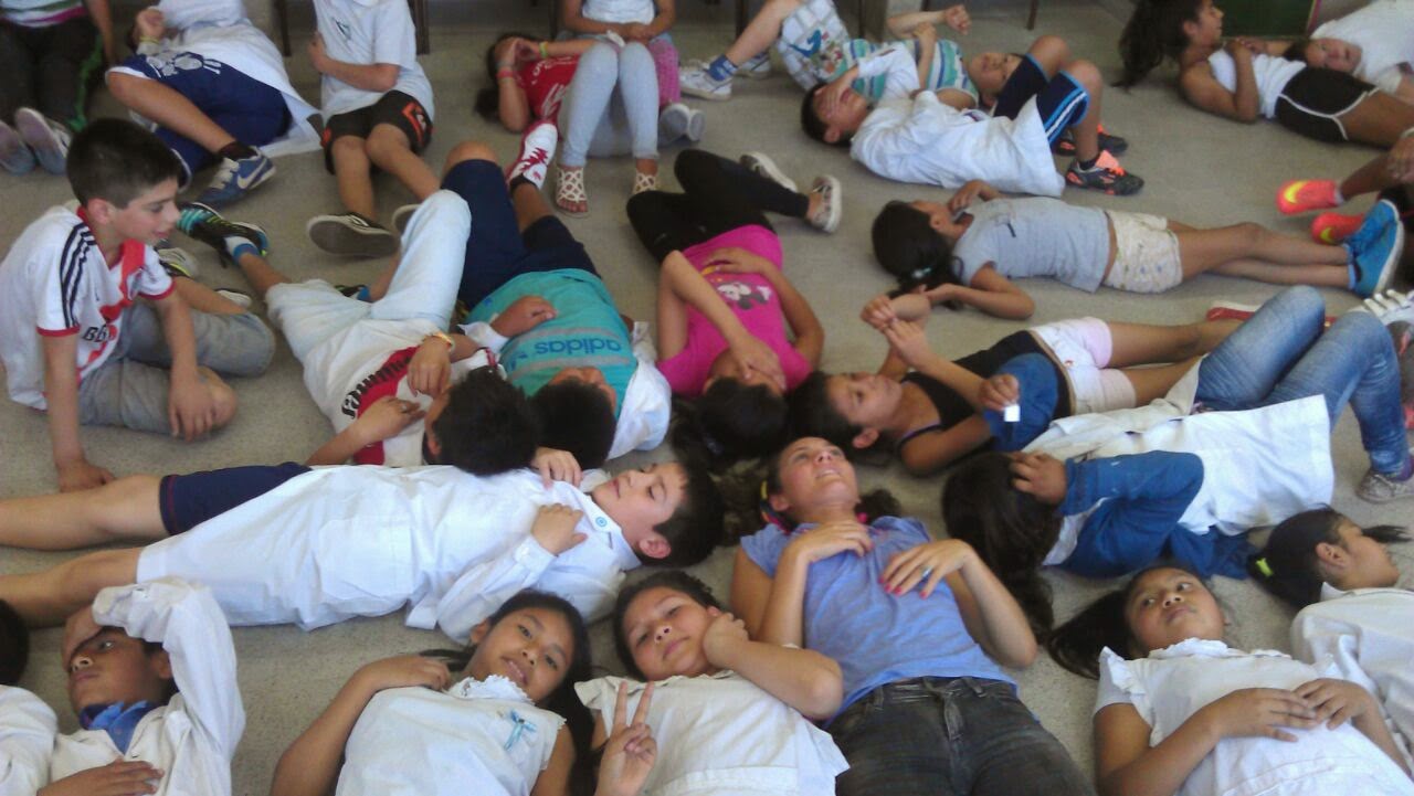 Jóvenes en evento comunitario
