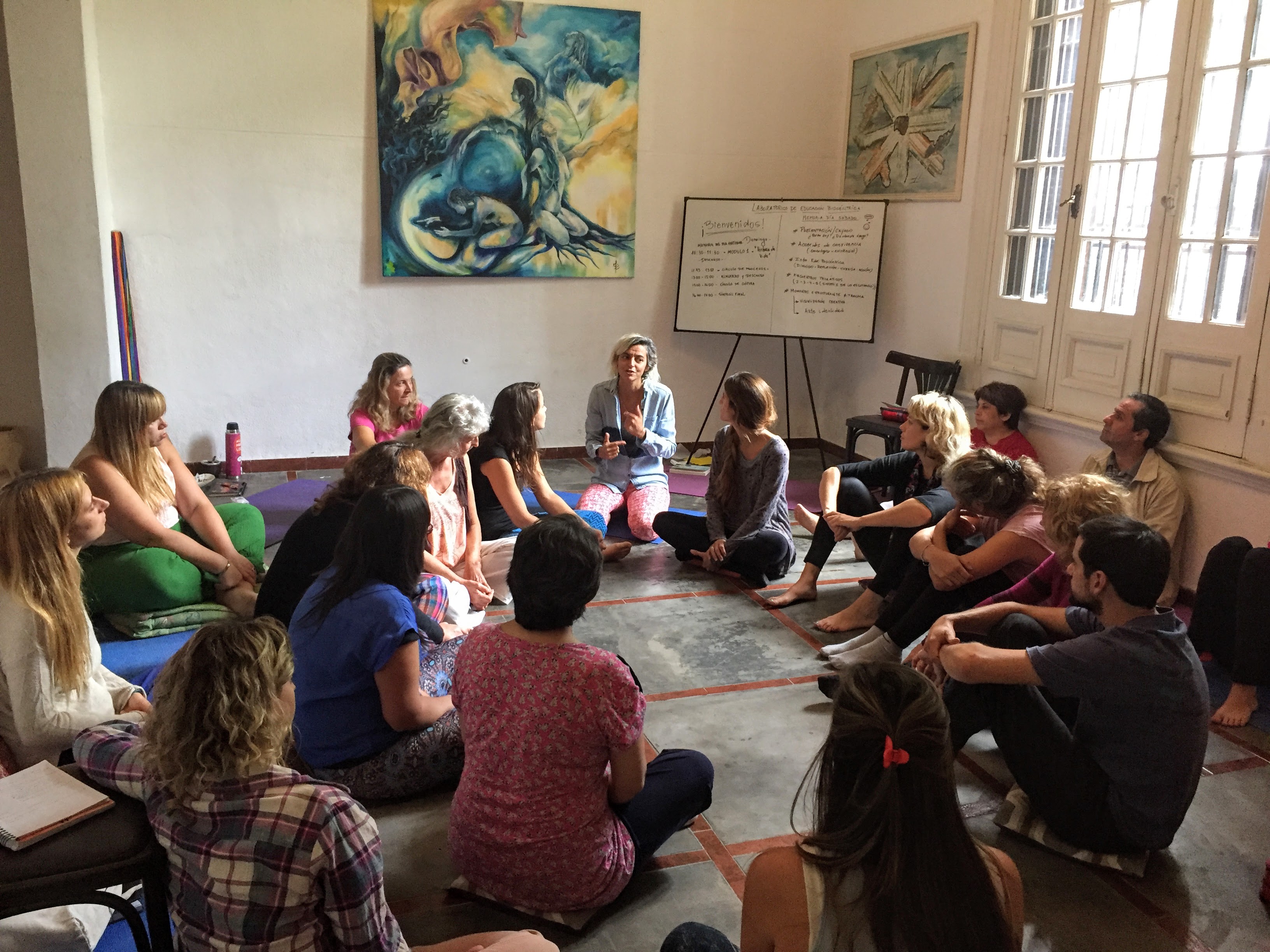Grupo diverso de personas argentinas en un parque